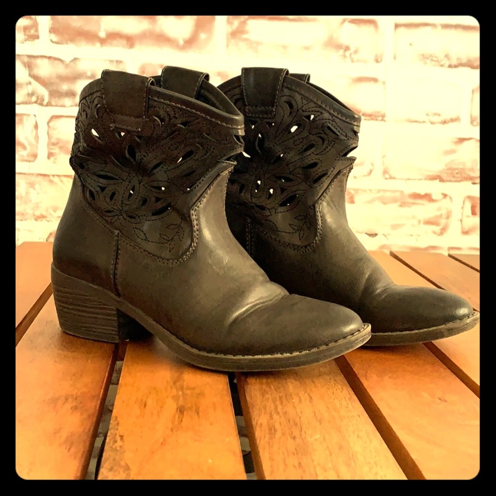 Size 5 az jeans brand booties